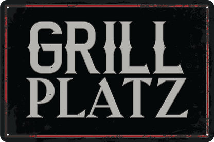 Blechschild mit Schriftzug Grillplatz auf schwarzem Hintergrund