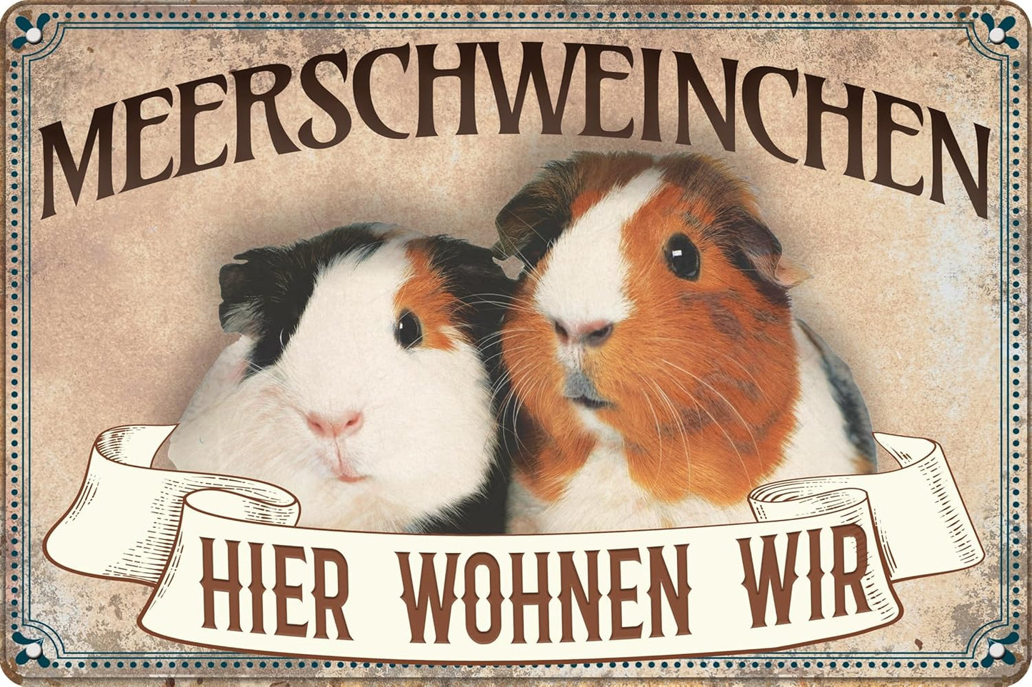 Ein Blechschild mit zwei Meerschweinchen und der Aufschrift hier wohnen wir