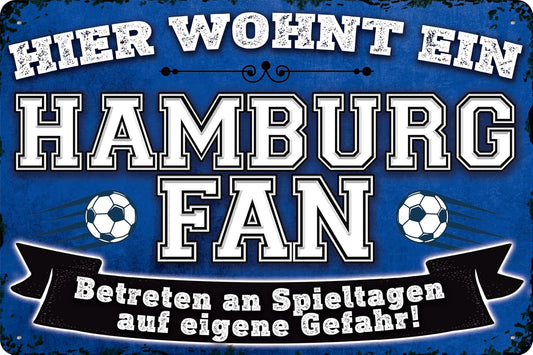 Blechschild mit Fußball-Motiv und der Aufschrift Hier wohnt ein Hamburg Fan