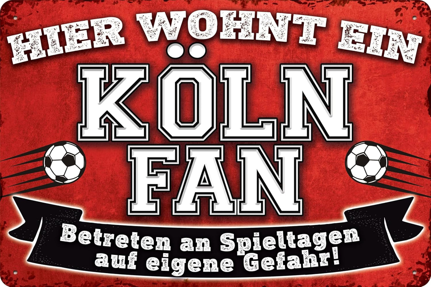 Blechschild mit Fußball-Motiv und der Aufschrift: Hier wohnt ein Köln Fan